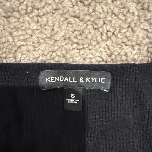 Kendall & Kylie Black Ribbed Crop Top - Picture 2 of 2